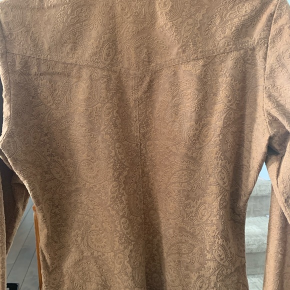 Faux suede brown Cowgirl Hardware western shirt. Rhinestone snaps. never worn - Picture 7 of 10